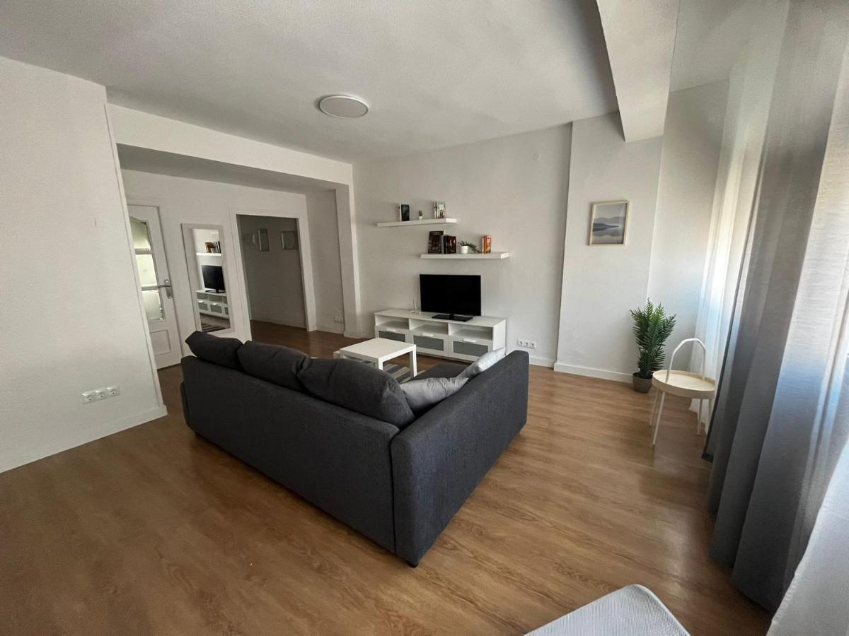 Estupendo Apartamento En Estacion-Centro, Wifi, Agua Por Osmosis Cartagena Eksteriør billede